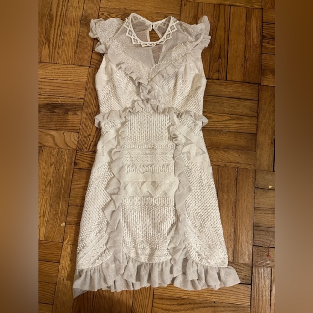 Three Floor Revolve Off White Lace Ruffle In Line Dress Size Small